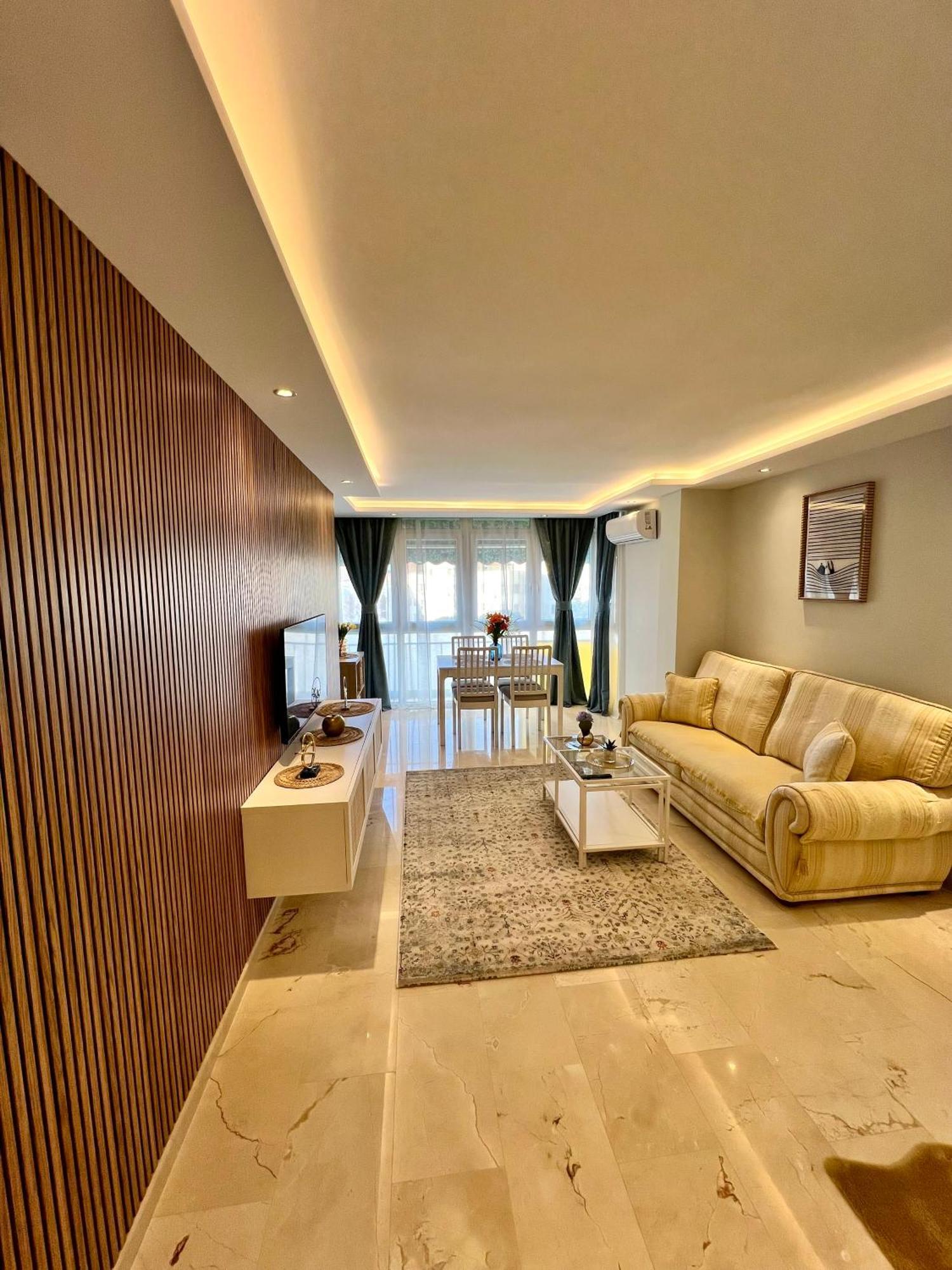 Apartamentos Prestige Suites Malaga IV Kültér fotó